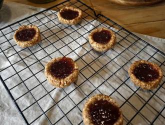 Oat and date little baskets filled with marmalade