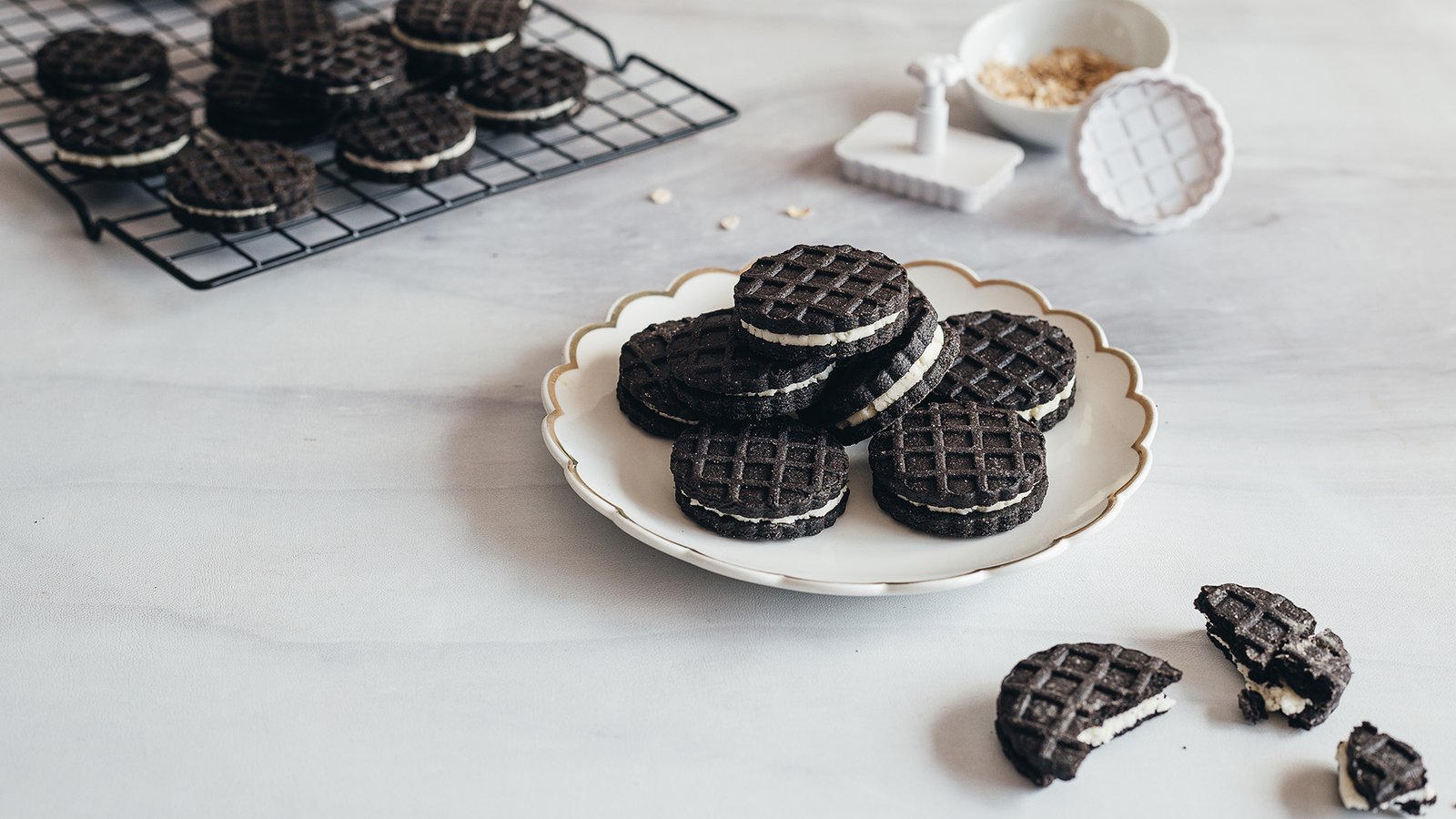 Vegan Oatmeal Oreo Cookie
